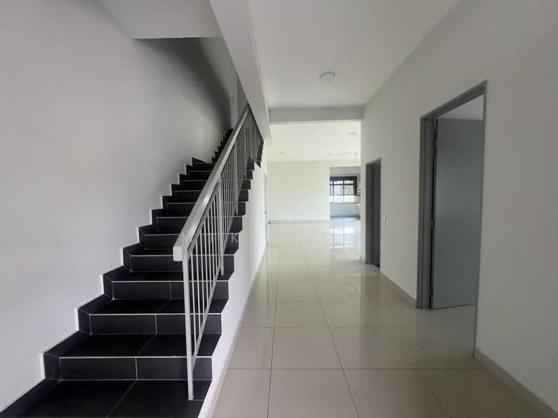 Rumah Teres 2-Tingkat untuk Dijual di Bandar Rimbayu (Telok Panglima Garang) - Miki You - Corridor - PropertyGuru.com.my
