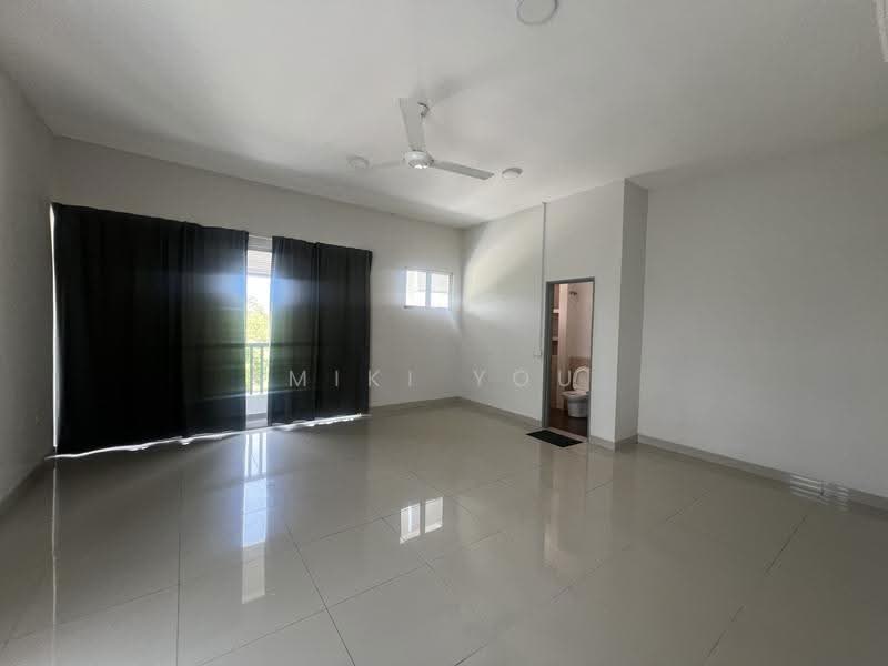 Rumah Teres 2-Tingkat untuk Dijual di Bandar Rimbayu (Telok Panglima Garang) - Miki You - Living Room - PropertyGuru.com.my