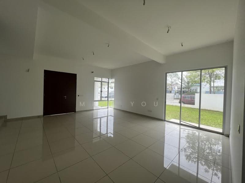 Rumah Teres 2-Tingkat untuk Dijual di Bandar Rimbayu (Telok Panglima Garang) - Miki You - Living Room - PropertyGuru.com.my