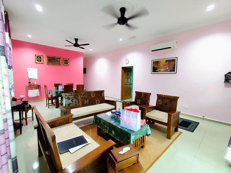 Bungalow House untuk Dijual di Lenggeng (Negeri Sembilan) - Maizura binti Mohd Darus - Living Room - PropertyGuru.com.my