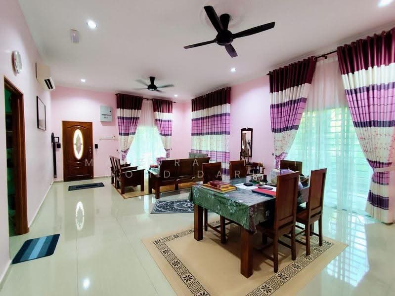 Bungalow House untuk Dijual di Lenggeng (Negeri Sembilan) - Maizura binti Mohd Darus - Living Room - PropertyGuru.com.my