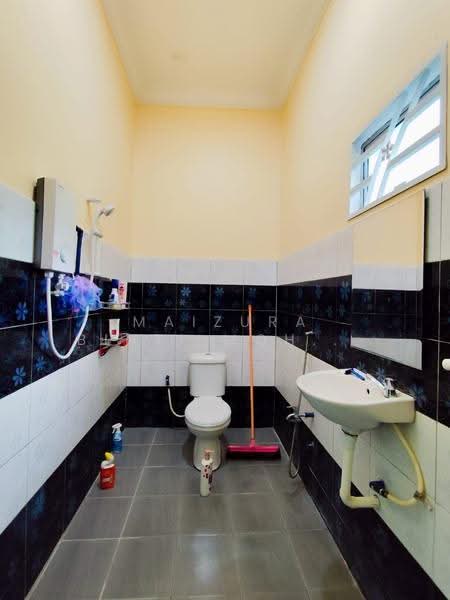 Bungalow House untuk Dijual di Lenggeng (Negeri Sembilan) - Maizura binti Mohd Darus - Bathroom - PropertyGuru.com.my