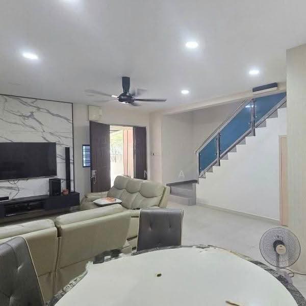Rumah Teres 2-Tingkat untuk Dijual di Setia Tropika (Johor Bahru) - Finn Aw - Living Room - PropertyGuru.com.my