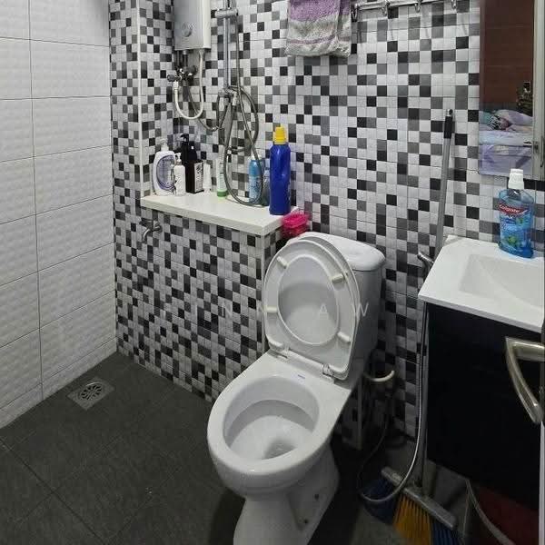 Rumah Teres 2-Tingkat untuk Dijual di Setia Tropika (Johor Bahru) - Finn Aw - Bathroom - PropertyGuru.com.my