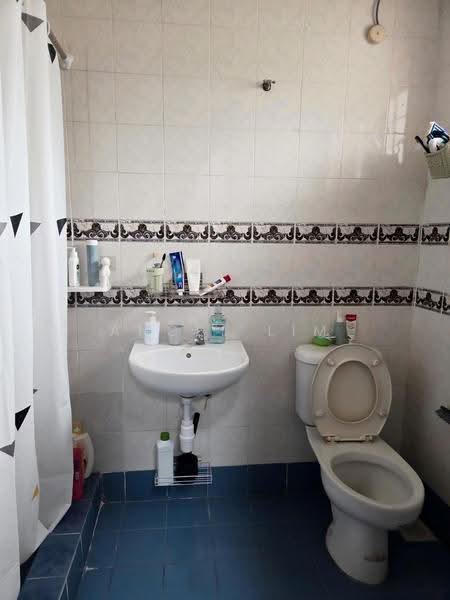 Terraced House for Sale in Bandar Sri Damansara (Selangor) - Angel Lim - Master Bathroom - PropertyGuru.com.my