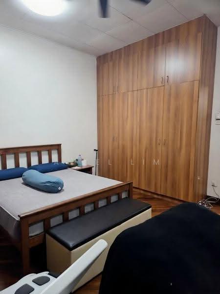 Terraced House for Sale in Bandar Sri Damansara (Selangor) - Angel Lim - Master Bedroom_Wardrobe - PropertyGuru.com.my