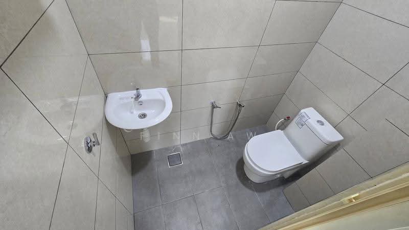 Pangsapuri untuk Dijual di Bandar Baru Uda - Finn Aw - Bathroom - PropertyGuru.com.my