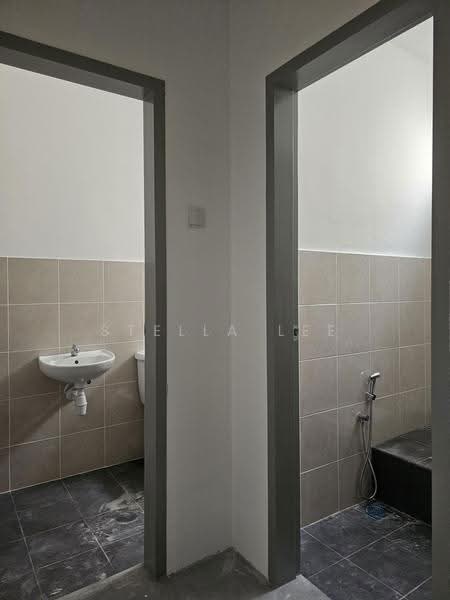 Shop for Rent in Balakong (Selangor) - Stella Lee - Bathroom - PropertyGuru.com.my