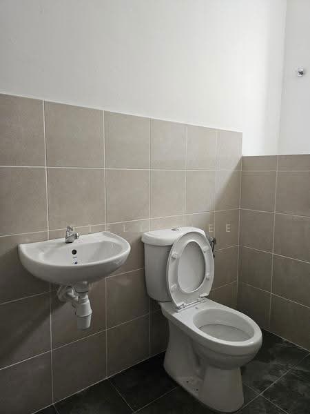 Shop for Rent in Balakong (Selangor) - Stella Lee - Bathroom - PropertyGuru.com.my