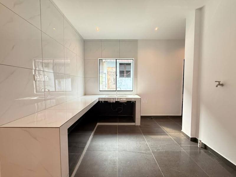 2-storey Terraced House for Sale in Mutiara Rini (Skudai) - Finn Aw - Kitchen - PropertyGuru.com.my