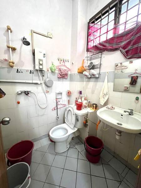 Rumah Teres 2-Tingkat untuk Dijual di Permas Jaya (Johor Bahru) - Nicholas Tey - Bathroom - PropertyGuru.com.my