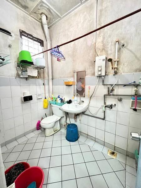 Rumah Teres 2-Tingkat untuk Dijual di Permas Jaya (Johor Bahru) - Nicholas Tey - Bathroom - PropertyGuru.com.my