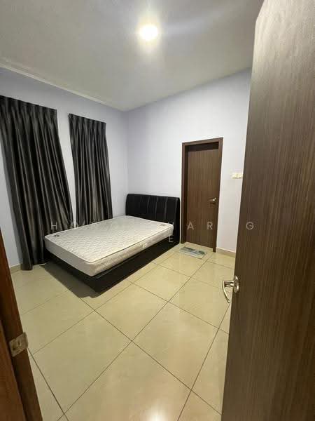 Kediaman Servis untuk Disewa di D'Secret Garden (Pangsapuri Kempas Indah) - Hong Charng Lee - Bedroom - PropertyGuru.com.my