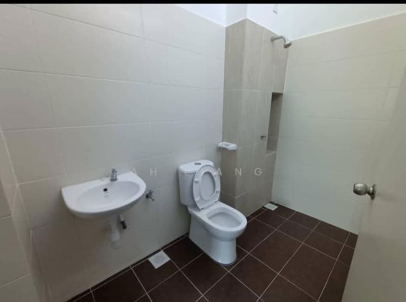 Rumah Teres 2-Tingkat untuk Dijual di Bandar Penawar (Kota Tinggi) - Ah Liang - Bathroom - PropertyGuru.com.my