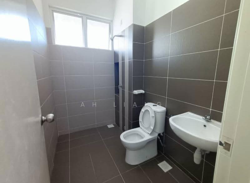 Rumah Teres 2-Tingkat untuk Dijual di Bandar Penawar (Kota Tinggi) - Ah Liang - Bathroom - PropertyGuru.com.my