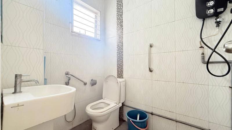 Rumah Teres 2-Tingkat untuk Dijual di D'Kayangan (Shah Alam) - Muin Mn - Bathroom - PropertyGuru.com.my