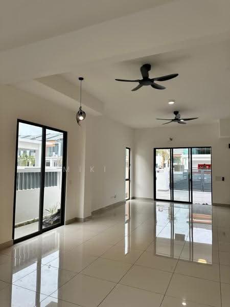 2-storey Terraced House for Rent in Bandar Rimbayu (Telok Panglima Garang) - Miki You - Living Room - PropertyGuru.com.my