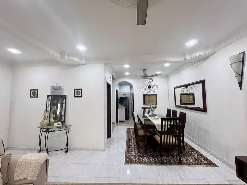 Rumah Teres 2-Tingkat untuk Dijual di Seksyen 7 (Shah Alam) - Muin Mn - Dining Room - PropertyGuru.com.my