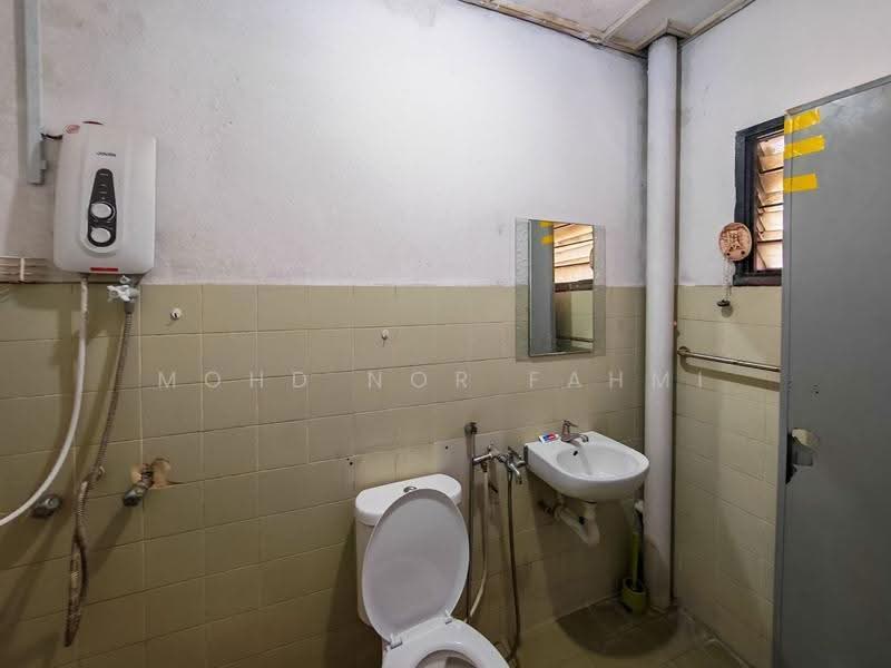 Rumah Teres 2-Tingkat untuk Dijual di SS19 (Subang Jaya) - Mohd Nor Fahmi - Bathroom - PropertyGuru.com.my