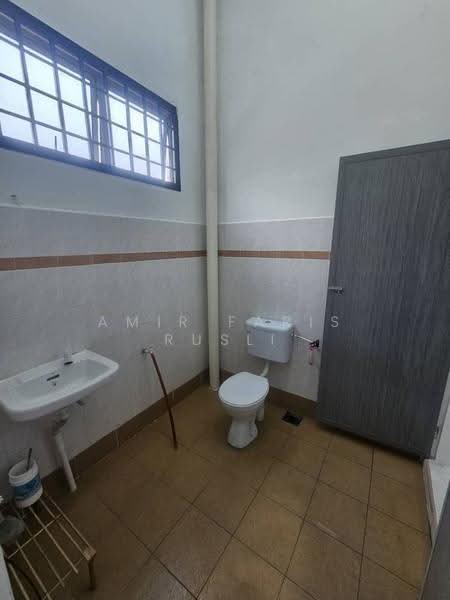 Rumah Teres 2-Tingkat untuk Dijual di Taman Pulai Utama (Skudai) - Amir Faris Rusli - Bathroom - PropertyGuru.com.my