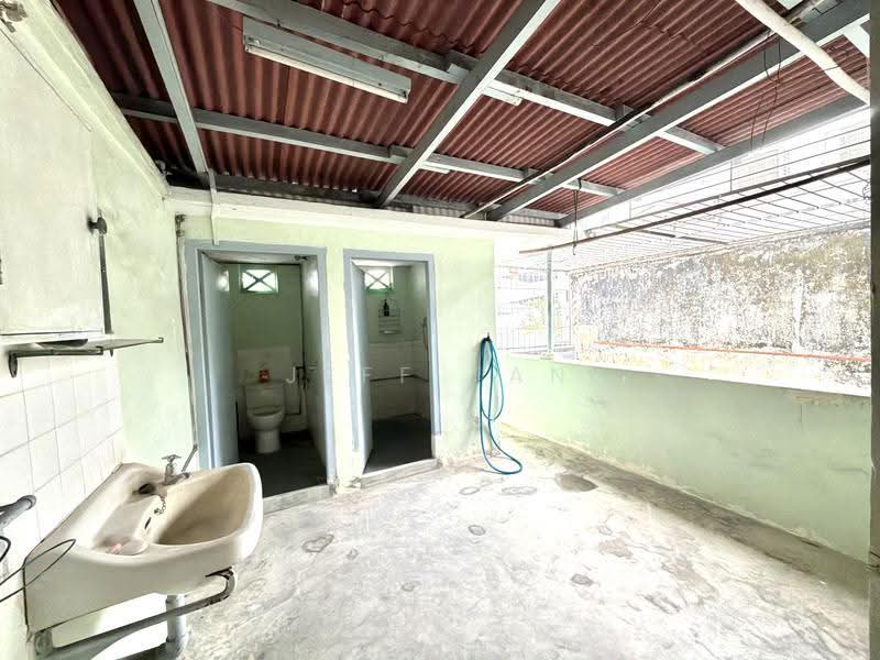 2-storey Terraced House for Sale in George Town (Penang) - Jeff Tan - Bathroom - PropertyGuru.com.my