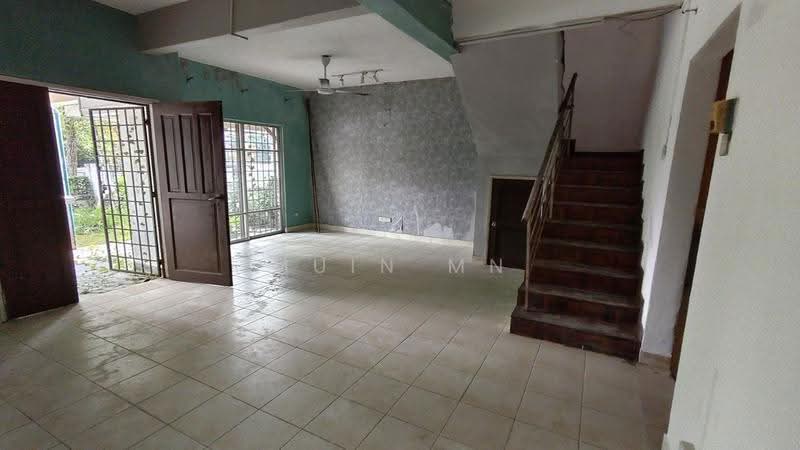 Rumah Teres 2-Tingkat untuk Dijual di Subang Bestari (Shah Alam) - Muin Mn - Living Room - PropertyGuru.com.my