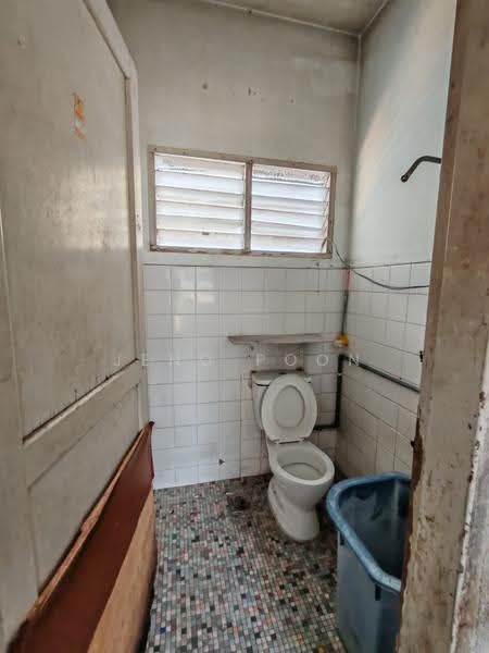 Shop for Rent in Sea Park (Petaling Jaya) - Jeno Poon - Bathroom - PropertyGuru.com.my