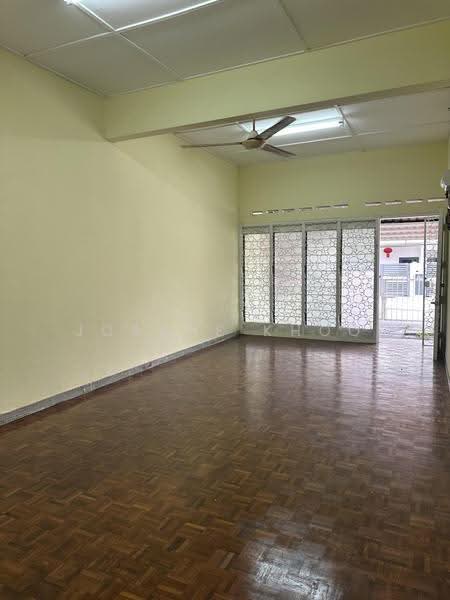1-storey Terraced House for Sale in Taman Seputeh (Seputeh) - Joanne Khoo - Living Room - PropertyGuru.com.my