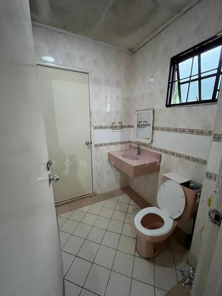 Rumah Berkembar untuk Dijual di Bukit Rahman Putra (Sungai Buloh) - Tommy Lim - Bathroom - PropertyGuru.com.my