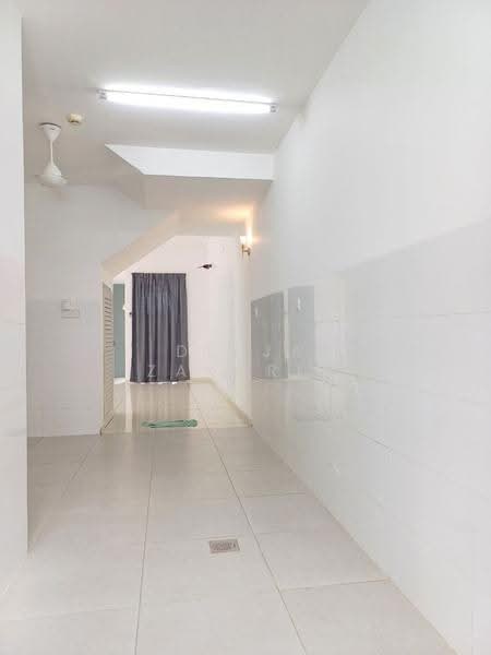 2-storey Terraced House for Sale in Seremban (Negeri Sembilan) - Deeja Zakaria - Corridor - PropertyGuru.com.my