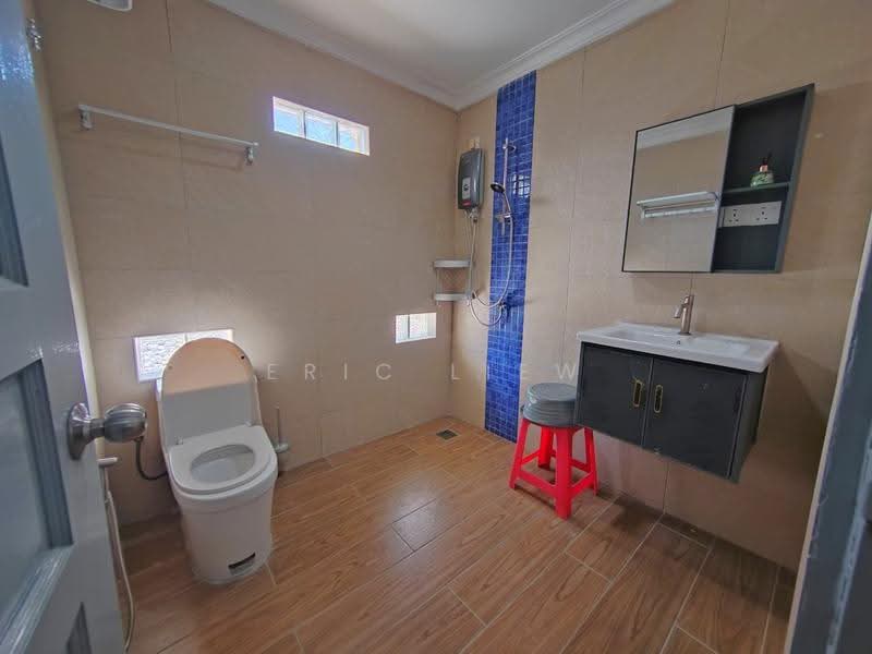 Rumah Teres 2-Tingkat untuk Dijual di Taman Maluri (Cheras) - Eric Liew - Bathroom - PropertyGuru.com.my