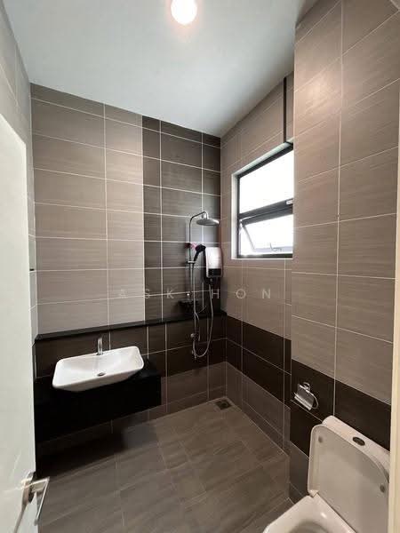 Rumah Berkembar untuk Dijual di Johor Bahru (Johor) - Ask Hon - Bathroom - PropertyGuru.com.my