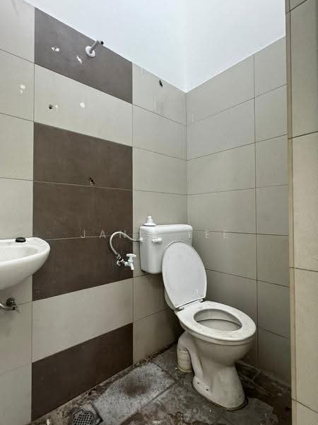 1-storey Terraced House for Sale in Kapar (Selangor) - Janie Lee - Bathroom - PropertyGuru.com.my