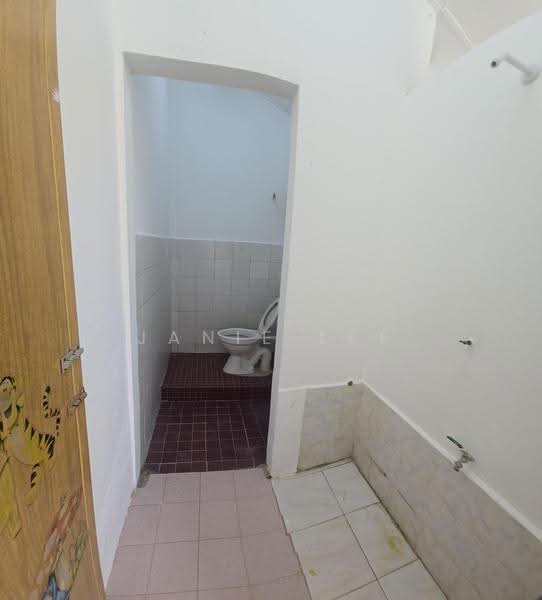 1-storey Terraced House for Sale in Kapar (Selangor) - Janie Lee - Bathroom - PropertyGuru.com.my