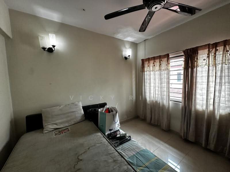 Rumah Berkembar untuk Dijual di Taman Meranti Jaya (Puchong) - Vicky Rio - Bedroom - PropertyGuru.com.my