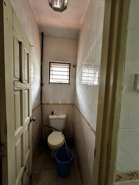 Rumah Berkembar untuk Dijual di Taman Meranti Jaya (Puchong) - Vicky Rio - Bathroom - PropertyGuru.com.my