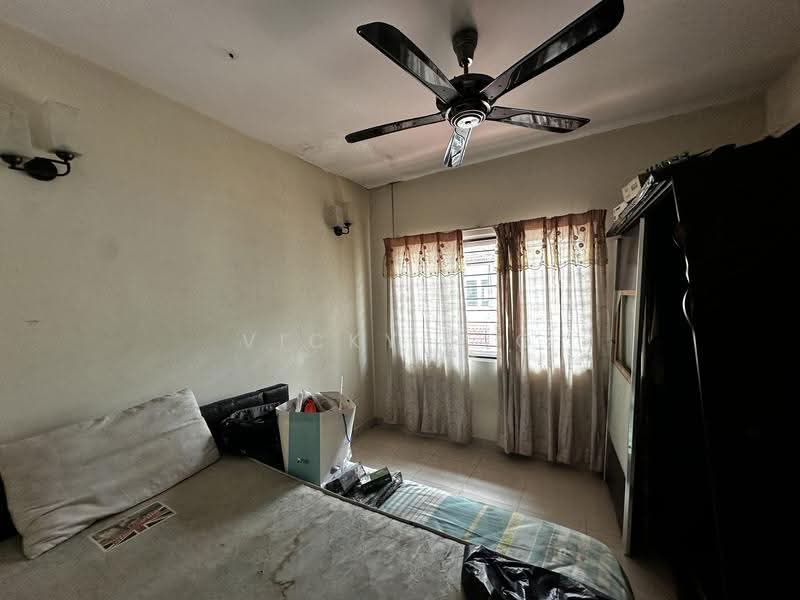 Rumah Berkembar untuk Dijual di Taman Meranti Jaya (Puchong) - Vicky Rio - Bedroom - PropertyGuru.com.my