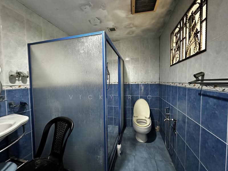 Rumah Berkembar untuk Dijual di Taman Meranti Jaya (Puchong) - Vicky Rio - Bathroom - PropertyGuru.com.my