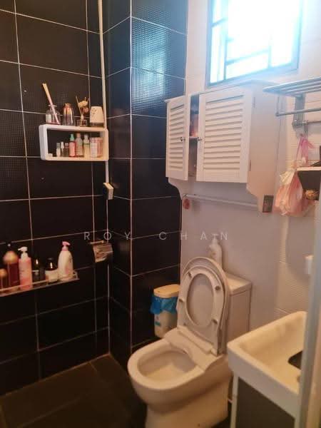 Kediaman Servis untuk Dijual di Sun City (Plaza Mentari) - Roy Chan - Bathroom - PropertyGuru.com.my