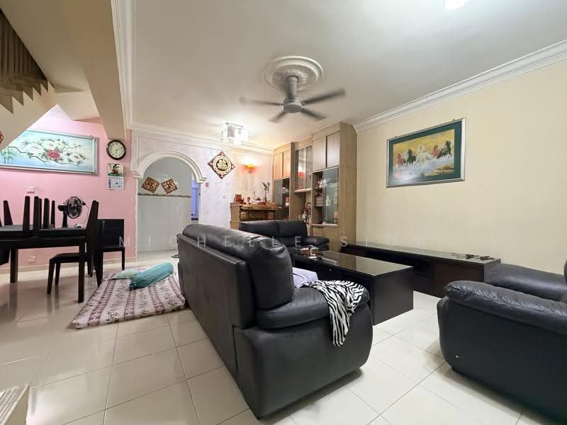 2-storey Terraced House for Sale in Ampang Saujana (Ampang) - Michelle Siow - Living Room - PropertyGuru.com.my