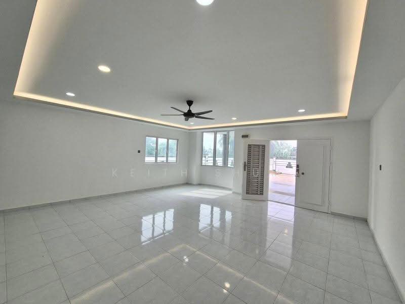 2.5-storey Terraced House for Sale in Taman Pulai Utama (Skudai) - Keith Shum - Living Room - PropertyGuru.com.my