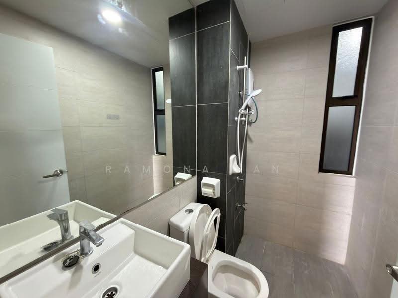 Kondominium untuk Disewa di Admiral Residences - Ramona Tan - Bathroom - PropertyGuru.com.my