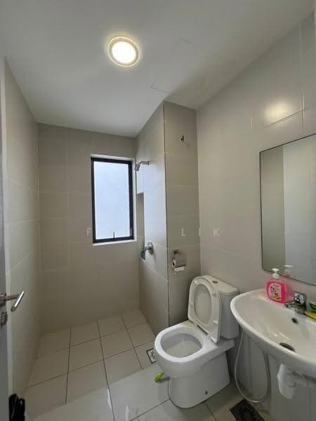 Kediaman Servis untuk Dijual di Residences @ 1 Tebrau - Fong Lik - Bathroom - PropertyGuru.com.my