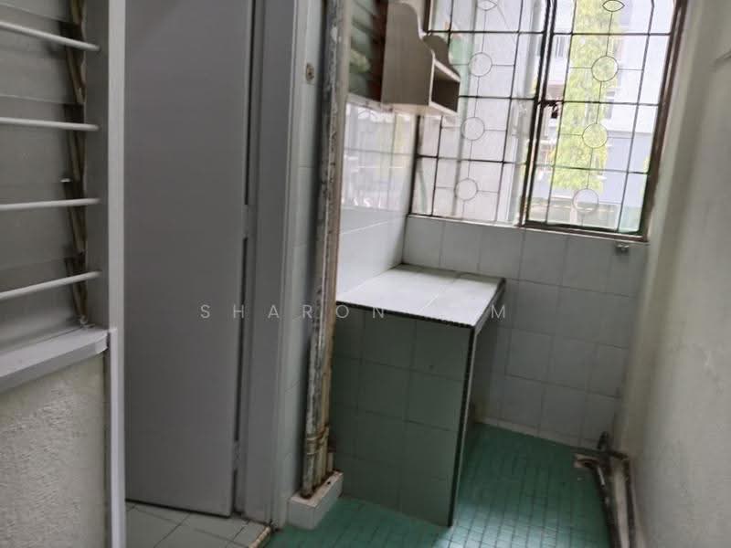 Pangsapuri untuk Dijual di Subang Perdana Goodyear Court 10 - Sharon Lim - laundry area - PropertyGuru.com.my