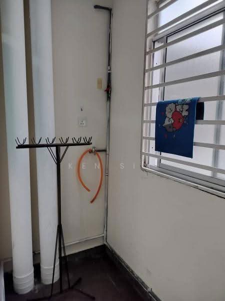 Kediaman Servis untuk Disewa di Larkin Heights - Ken Sim - Balcony - PropertyGuru.com.my