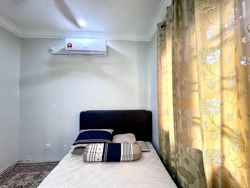 Semi-Detached House for Sale in Bandar Bukit Mahkota (Bangi) - Mahirah . - Bedroom - PropertyGuru.com.my