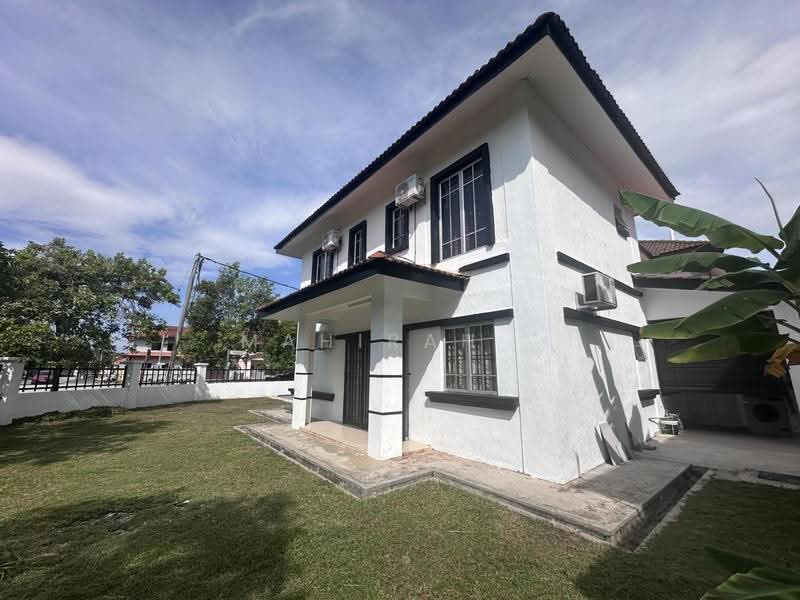 Semi-Detached House for Sale in Bandar Bukit Mahkota (Bangi) - Mahirah . - Exterior - PropertyGuru.com.my