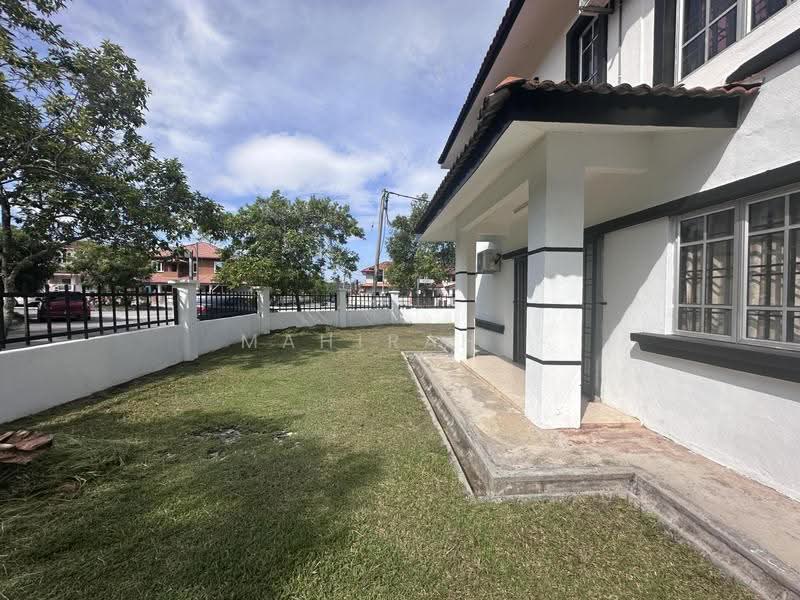 Semi-Detached House for Sale in Bandar Bukit Mahkota (Bangi) - Mahirah . - Exterior - PropertyGuru.com.my