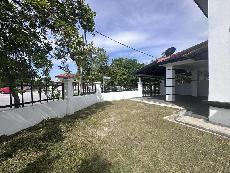 Semi-Detached House for Sale in Bandar Bukit Mahkota (Bangi) - Mahirah . - Exterior - PropertyGuru.com.my