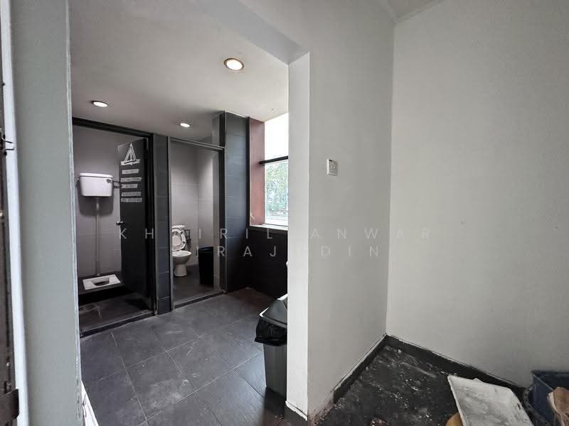 Pejabat untuk Disewa di Glenmarie (Selangor) - Khairil Anwar Sirajudin - Bathroom - PropertyGuru.com.my
